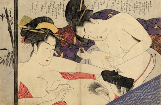 একজন তরুণী বিশাল হারিগাটা(জাপানিজ ডিল্ডো) পরে আছেন, অন্য মেয়েটি তা ধরে লুব্রিকেন্ট ব্যবহার করছেন
শিল্পীঃ চকিসই ইরি।